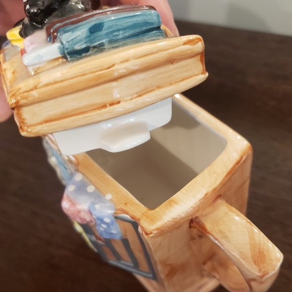 Wardrobe Shaped Teapot with Cat & Dog - Picture 7 of 10